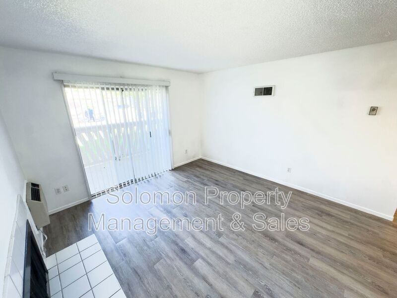 529 Sandalwood Pl #5 - Photo 4 of 23