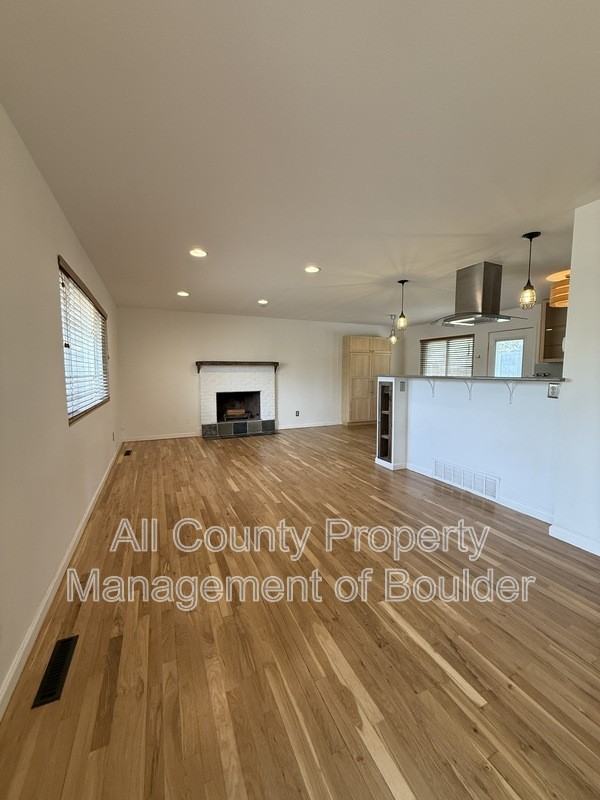 1809 S Pratt Pkwy - Photo 2 of 23