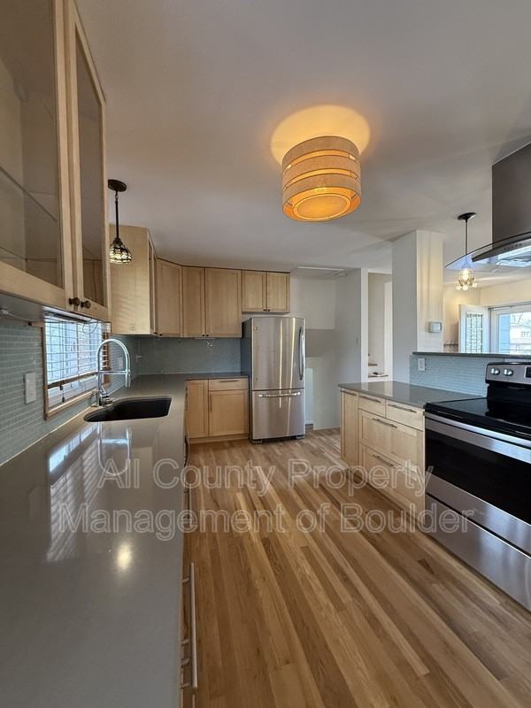 1809 S Pratt Pkwy - Photo 3 of 23