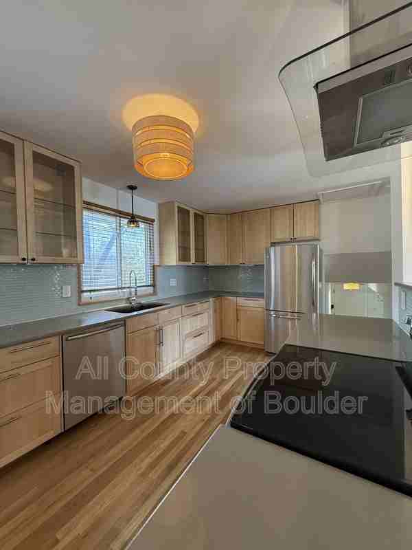 1809 S Pratt Pkwy - Photo 4 of 23