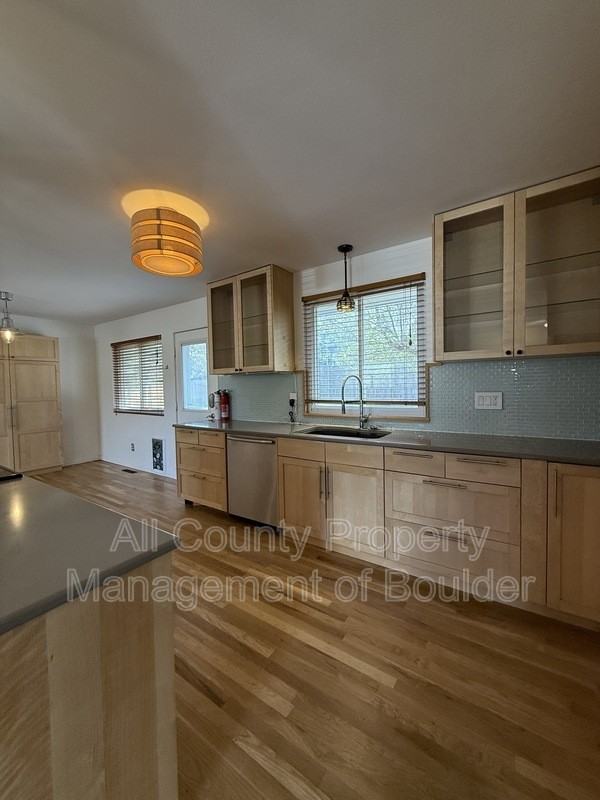 1809 S Pratt Pkwy - Photo 5 of 23