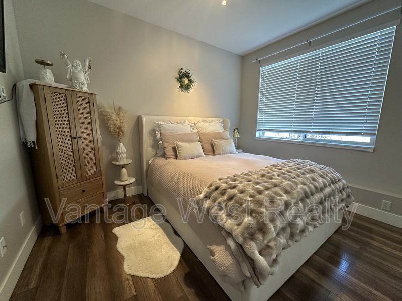 1608 - Photo 3 of 16