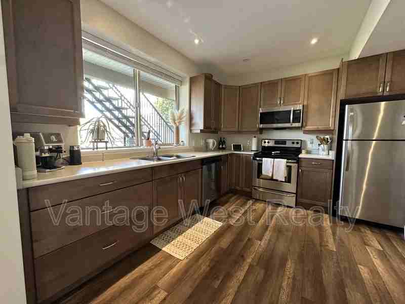 1608 - Photo 7 of 16