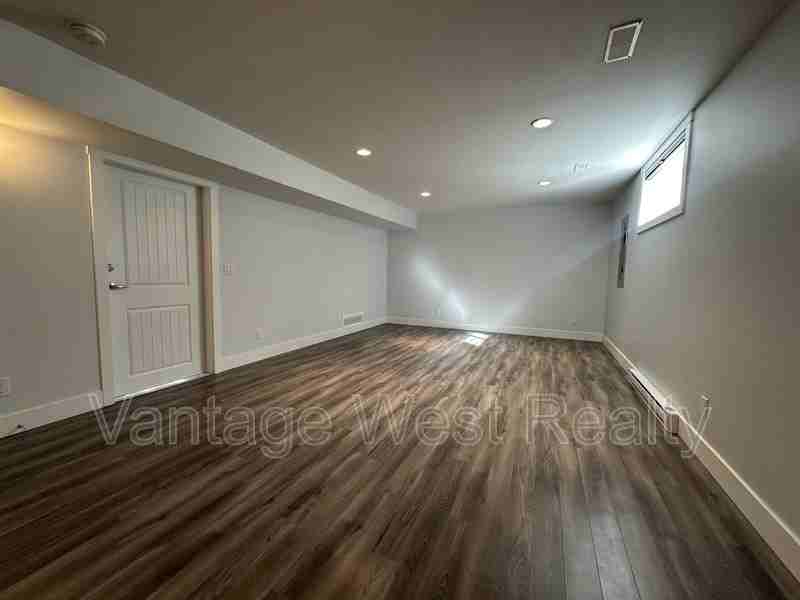 1300 Flemish St - Photo 7 of 14