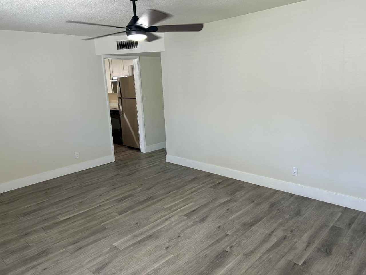 726 E 3rd Ave - Photo 7 of 26