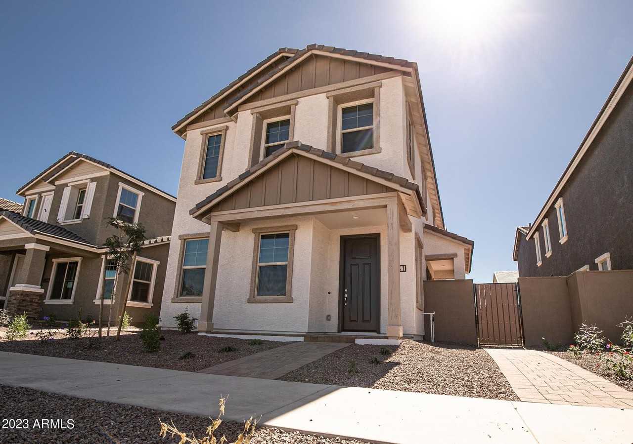 1941 W Holden Dr - Photo 2 of 33