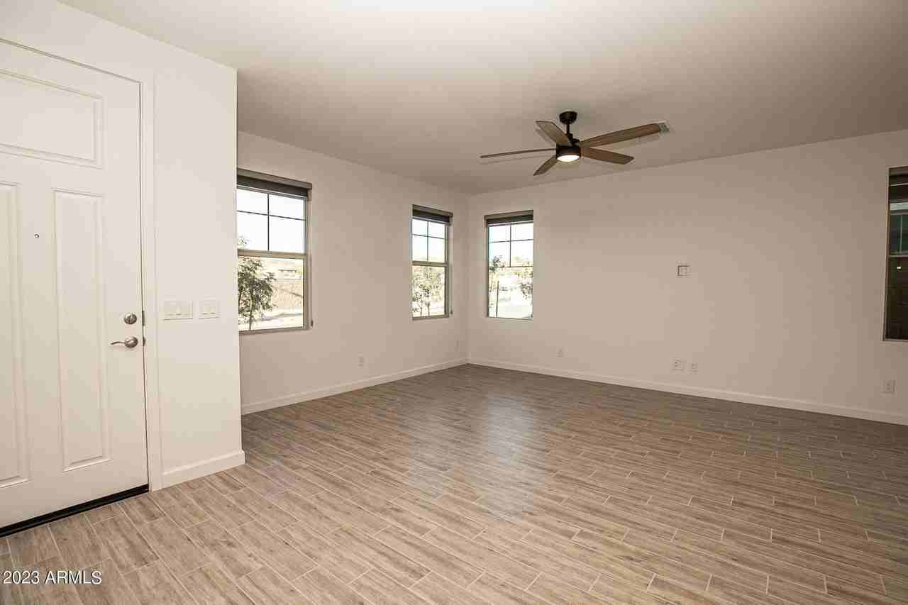 1941 W Holden Dr - Photo 7 of 33