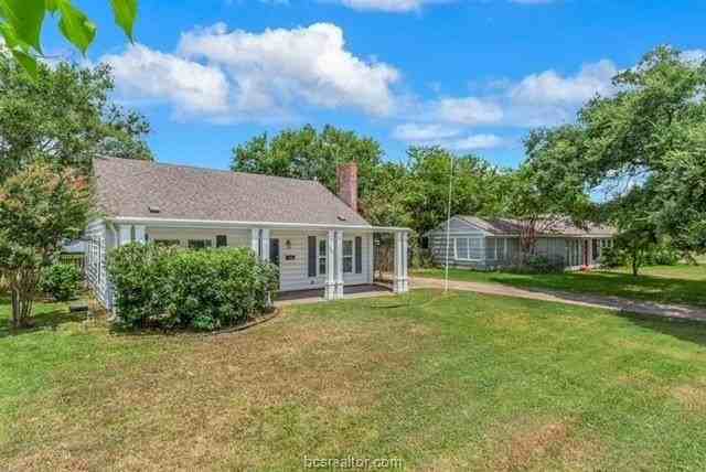 305 Francis Dr - Photo 2 of 29