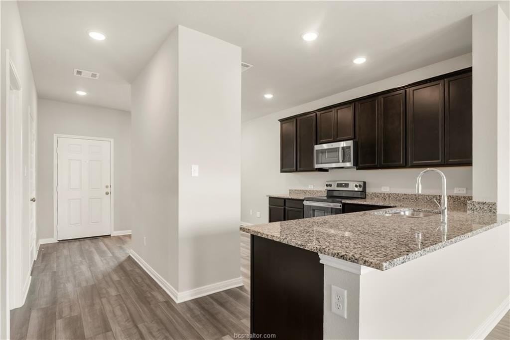 1937 Chief St - Photo 2 of 18