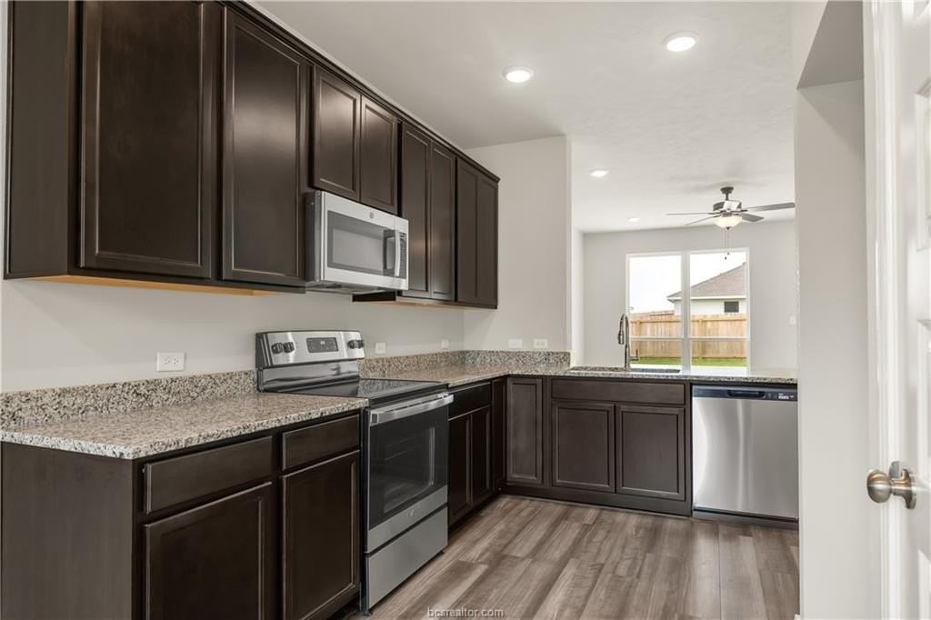 1937 Chief St - Photo 6 of 18