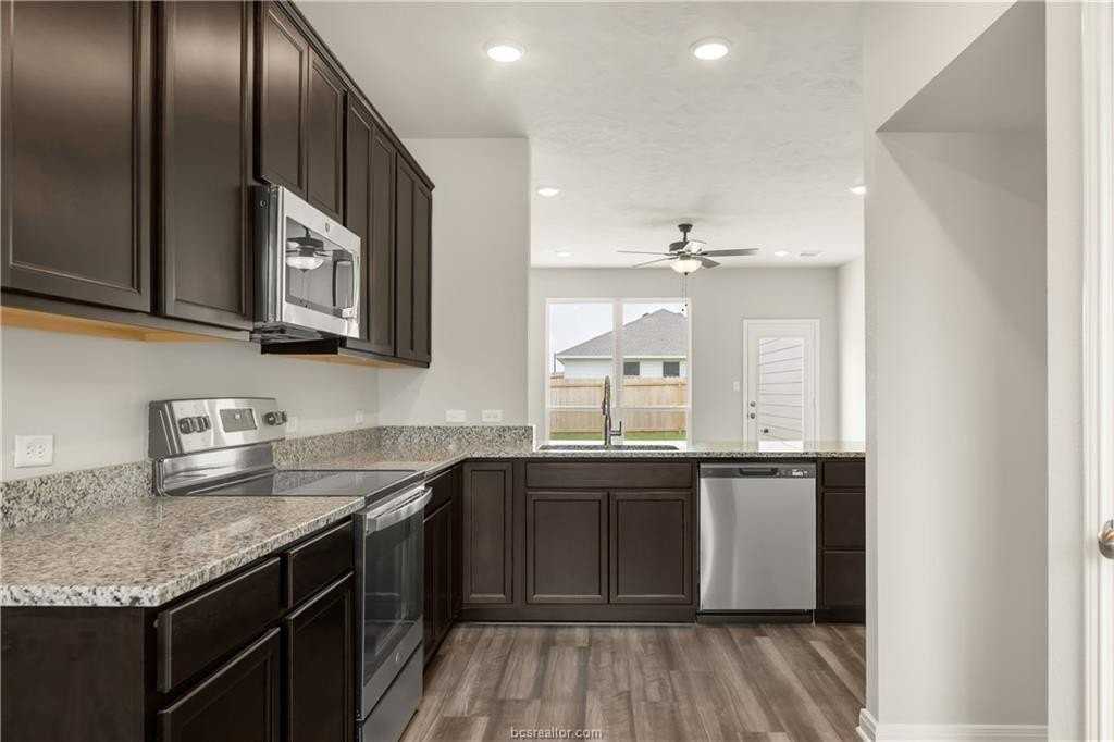 1937 Chief St - Photo 7 of 18