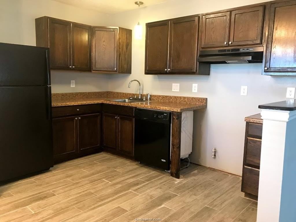 3304 Lodgepole Cir - Photo 3 of 10