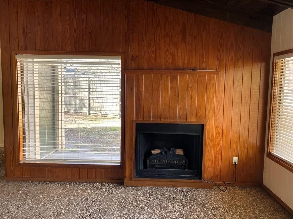 804 Eagle Pass St - Photo 2 of 15