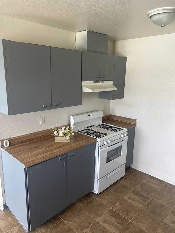 2121 Moffett Road - Photo 5 of 22