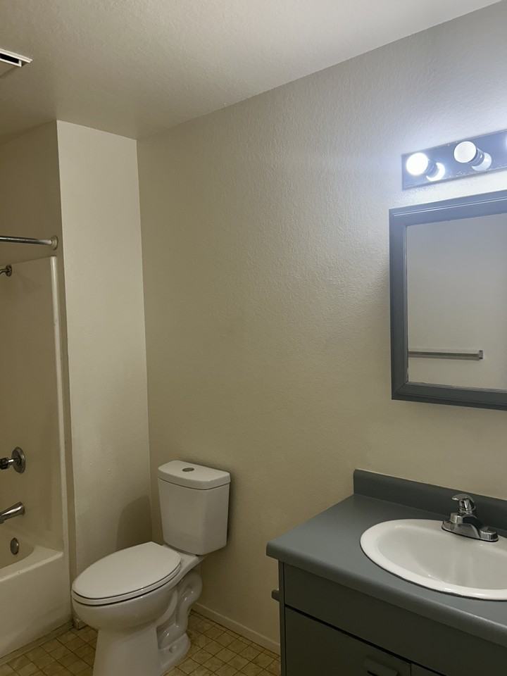 2121 Moffett Road - Photo 6 of 22