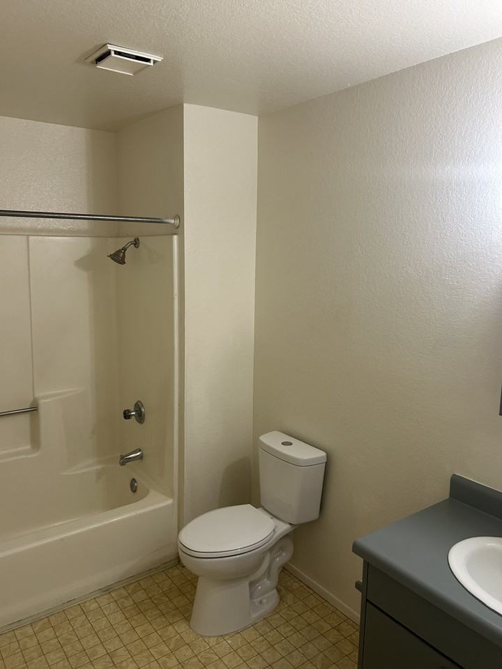 2121 Moffett Road - Photo 7 of 22