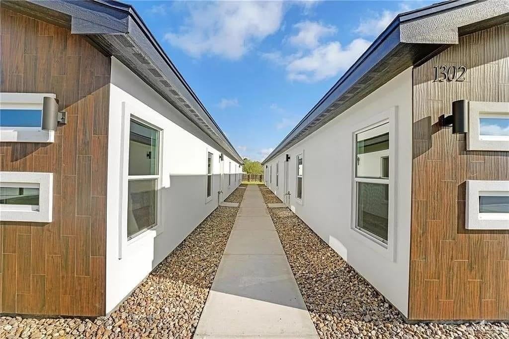 1302 W Platinum Dr Apt 1 - Photo 3 of 13