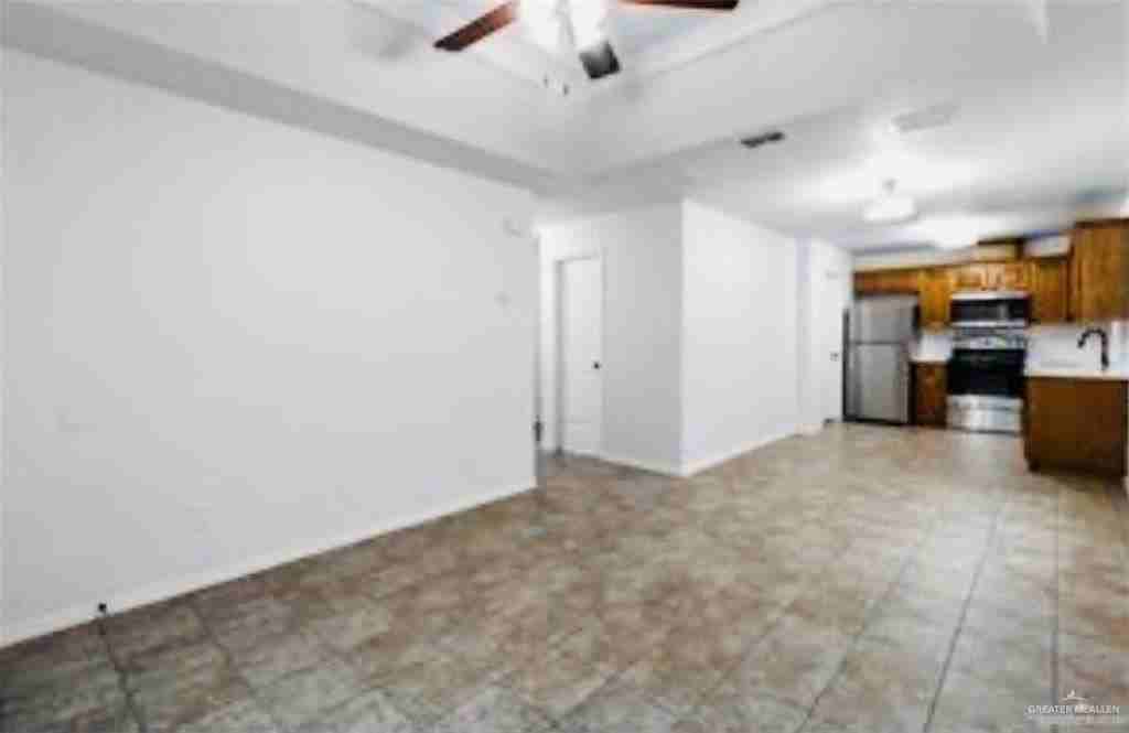 241 E 19th St #3 - Photo 2 of 10