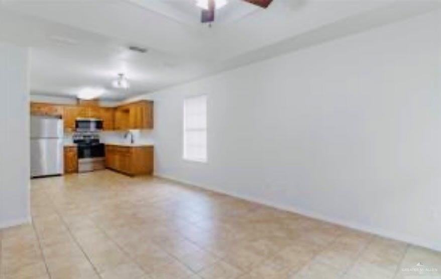 241 E 19th St #3 - Photo 4 of 10