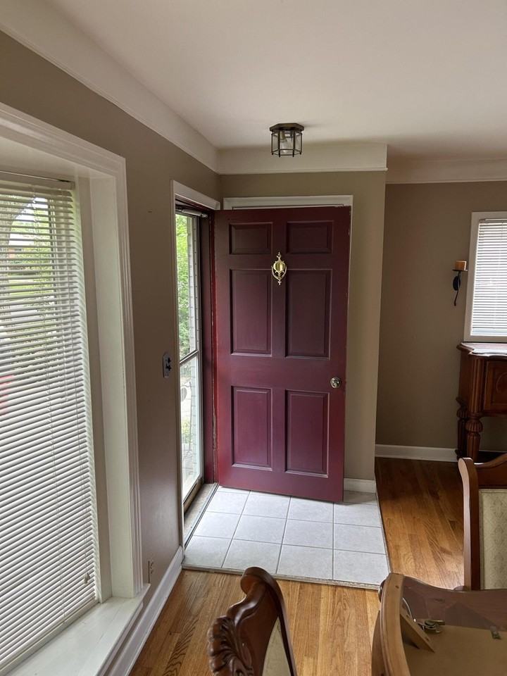 1354 Catalpa Dr - Photo 3 of 33