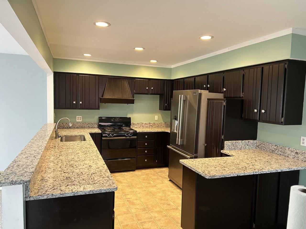 1354 Catalpa Dr - Photo 4 of 33