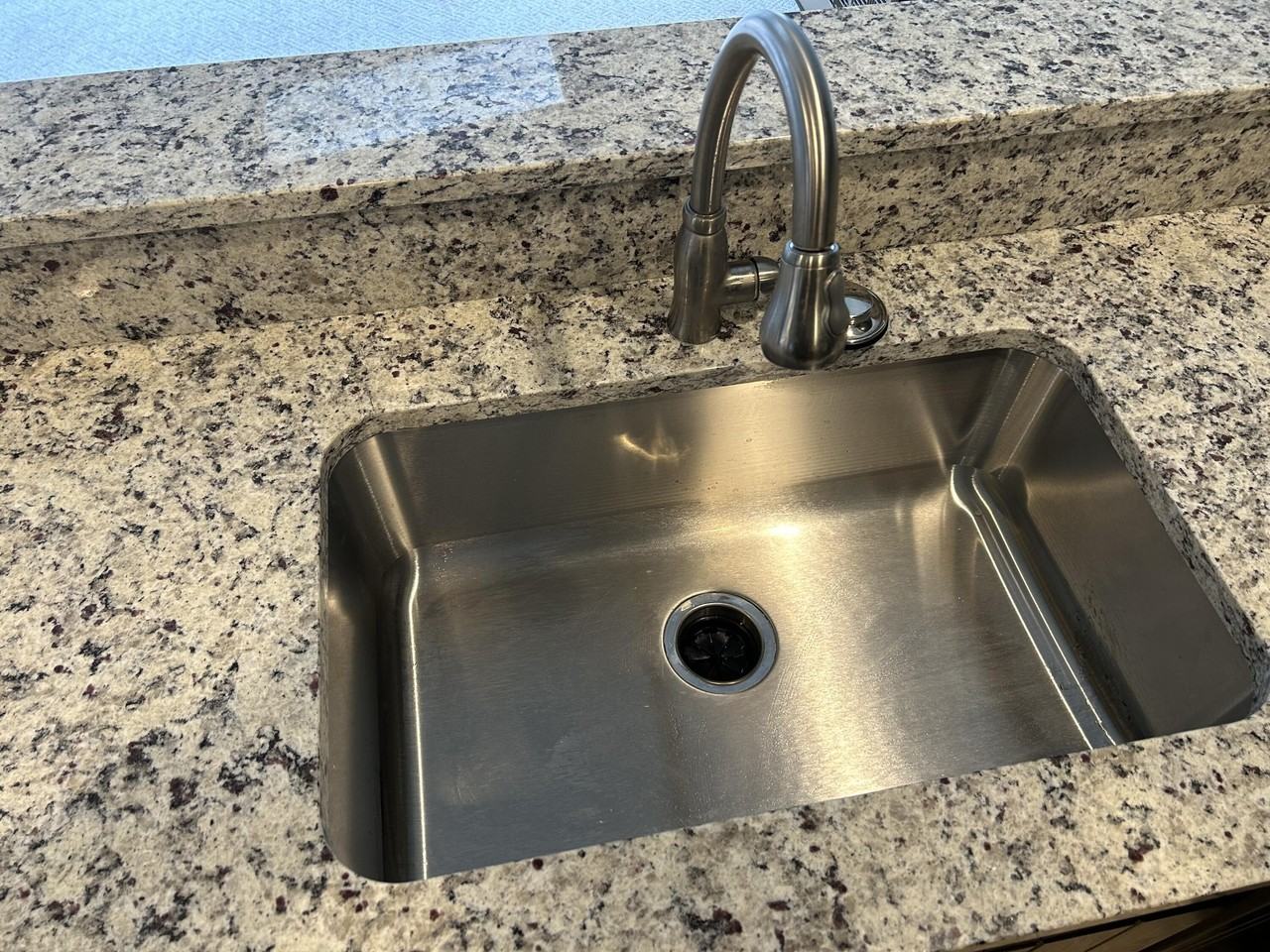 1354 Catalpa Dr - Photo 6 of 33