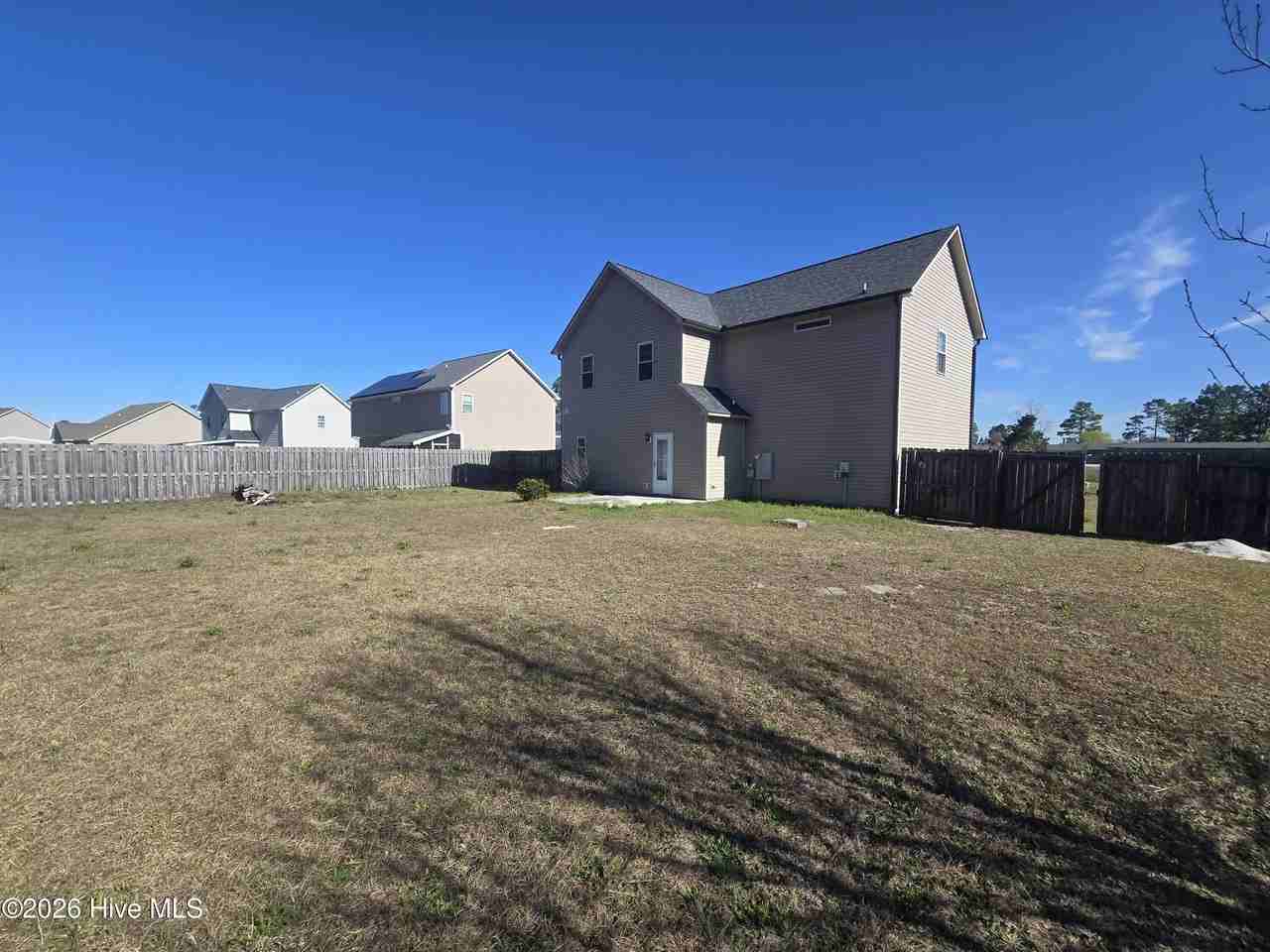 333 Inverness Dr - Photo 3 of 17