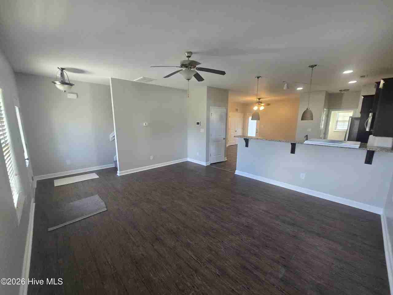 333 Inverness Dr - Photo 5 of 17