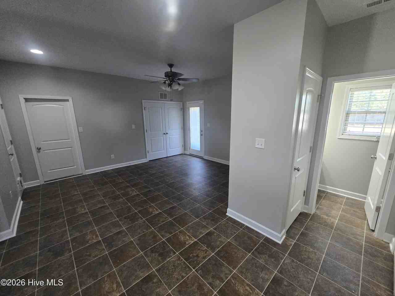 333 Inverness Dr - Photo 7 of 17