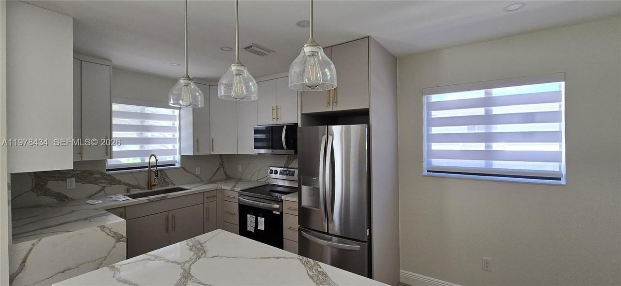 2731 Sw 29th Ave - Photo 5 of 29