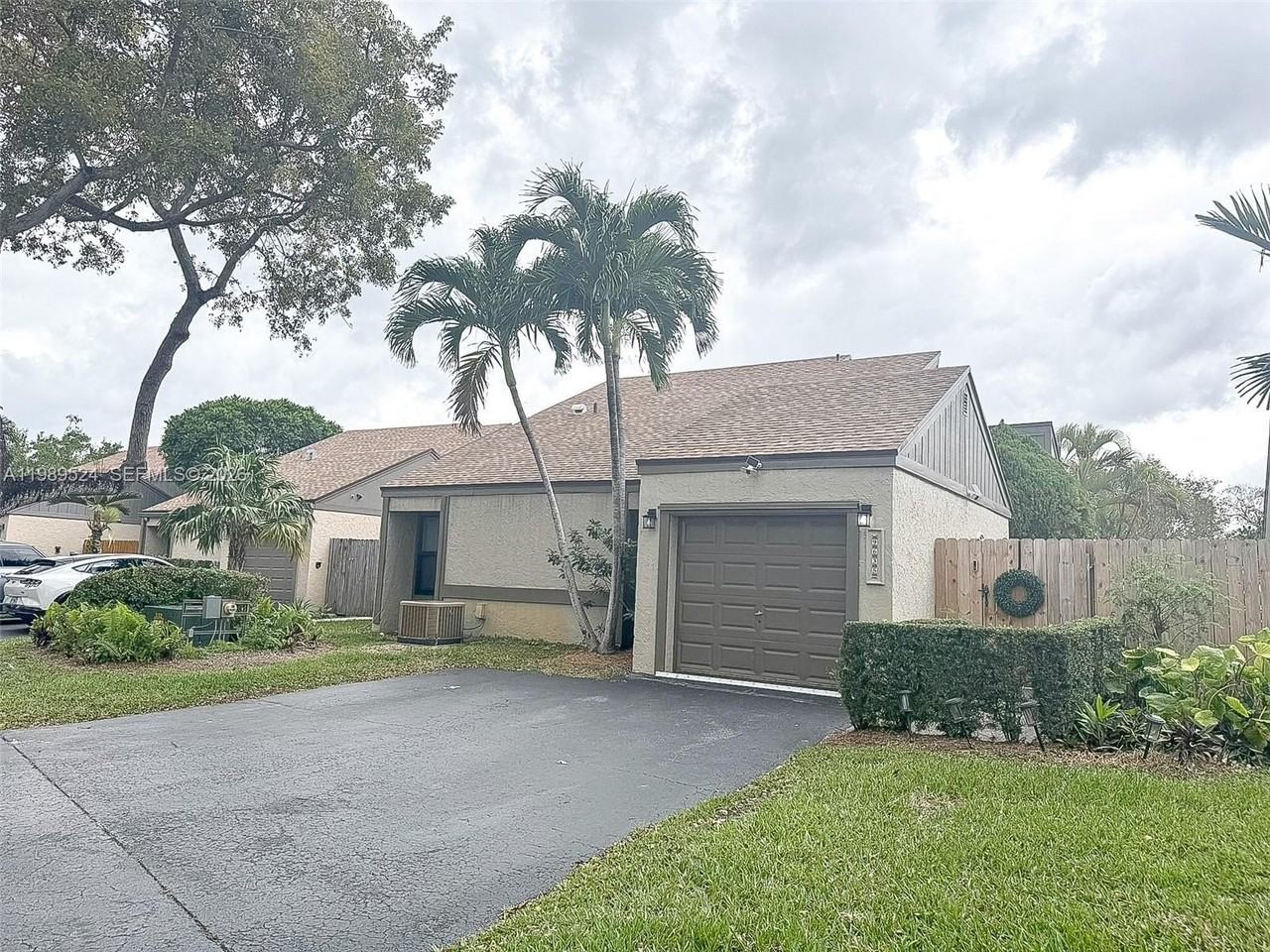 9635 Sw 74th St - Photo 2 of 44