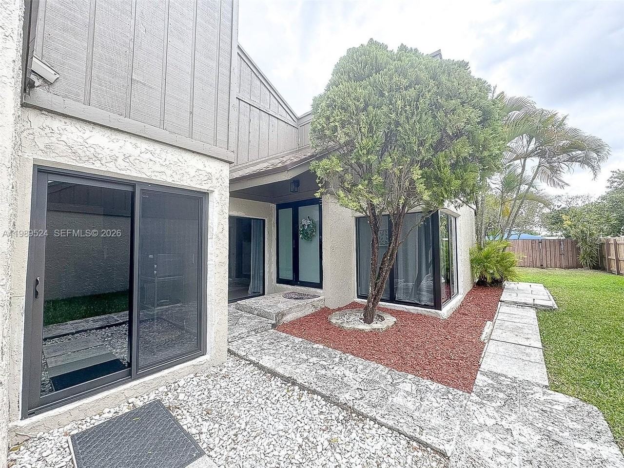 9635 Sw 74th St - Photo 5 of 44