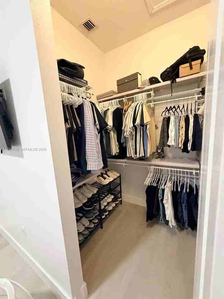 1022 Ne 42nd Ter #NA - Photo 5 of 50