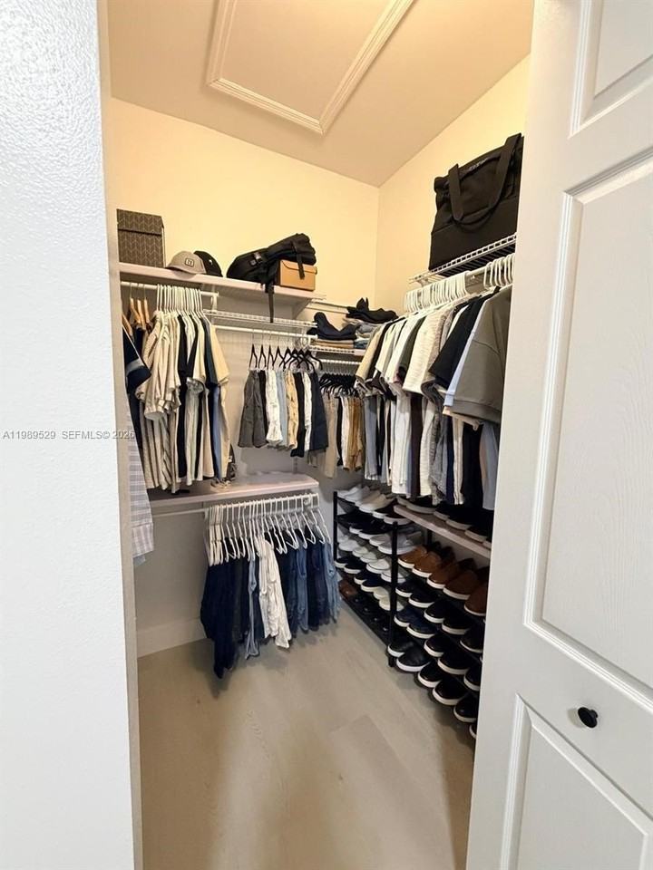 1022 Ne 42nd Ter #NA - Photo 6 of 50