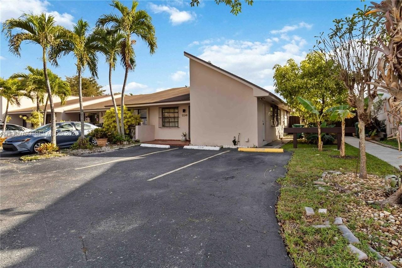 12241 Sw 24th Ter #39 - Photo 3 of 28