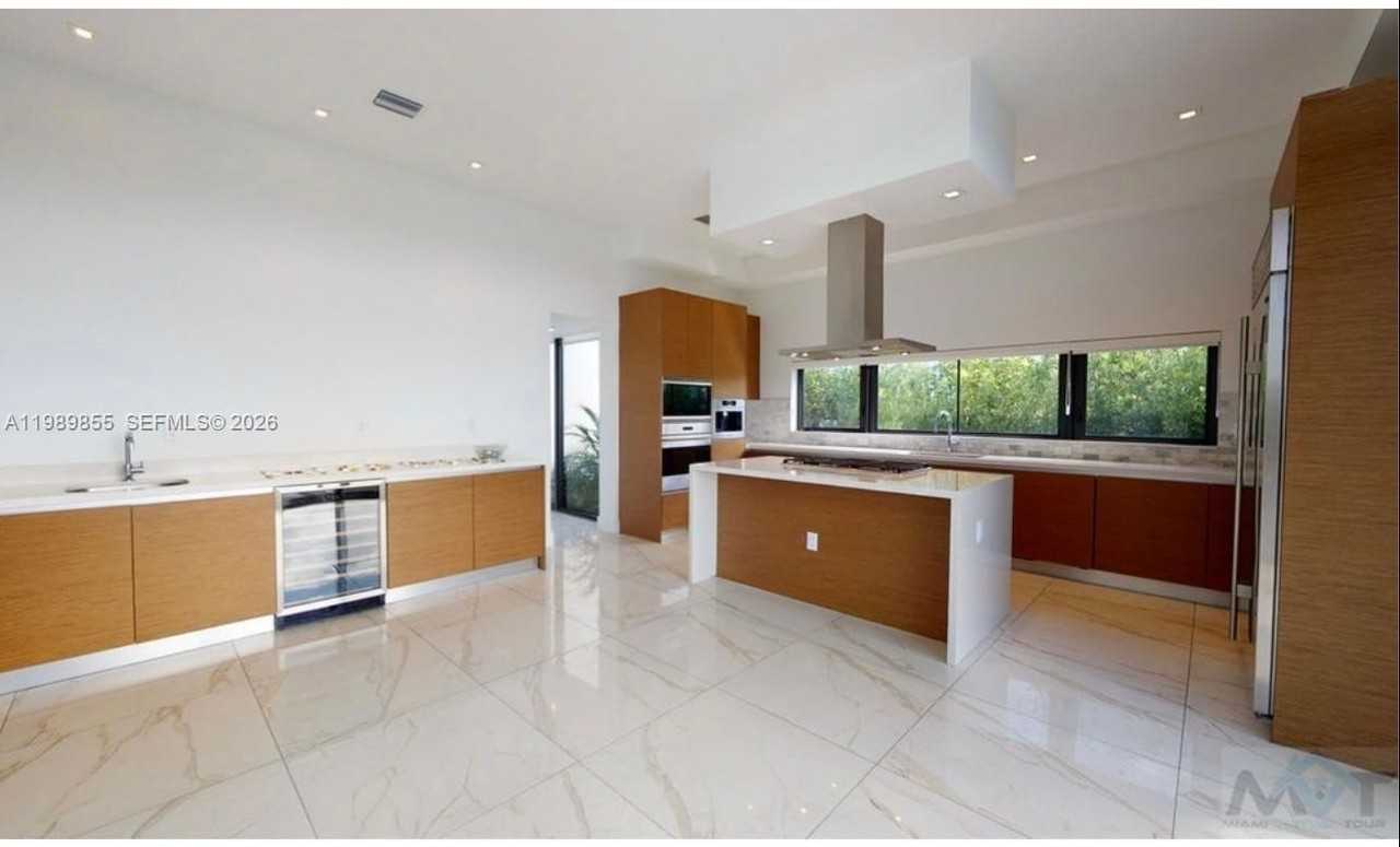 16580 Sunset Way #16580 - Photo 4 of 34