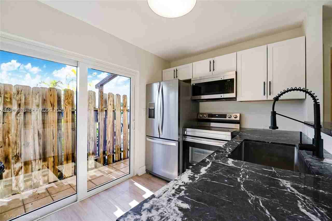 9023 Ne 4th Avenue Rd #9023 - Photo 4 of 15