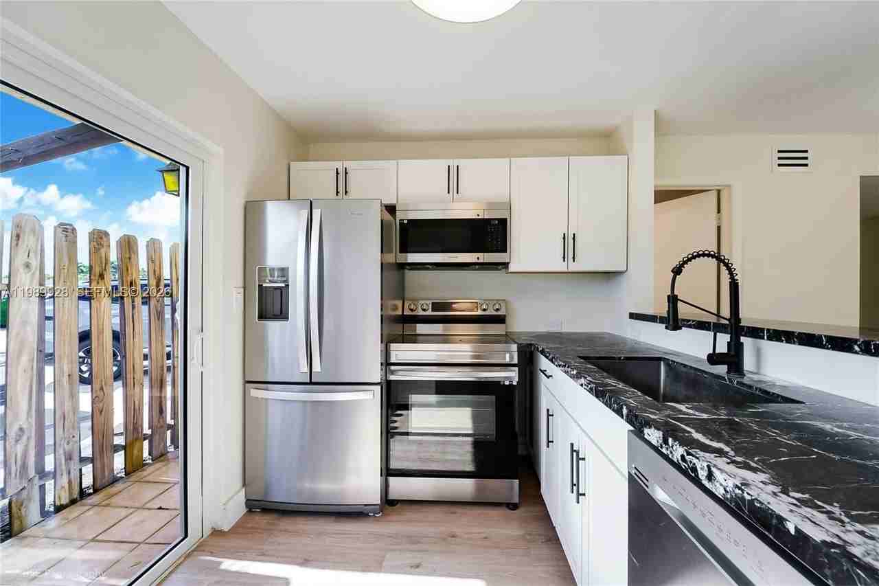 9023 Ne 4th Avenue Rd #9023 - Photo 5 of 15