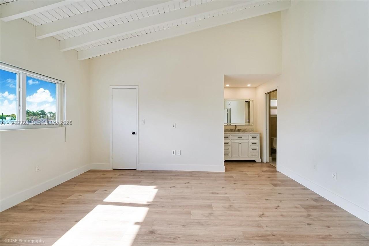 9023 Ne 4th Avenue Rd #9023 - Photo 7 of 15