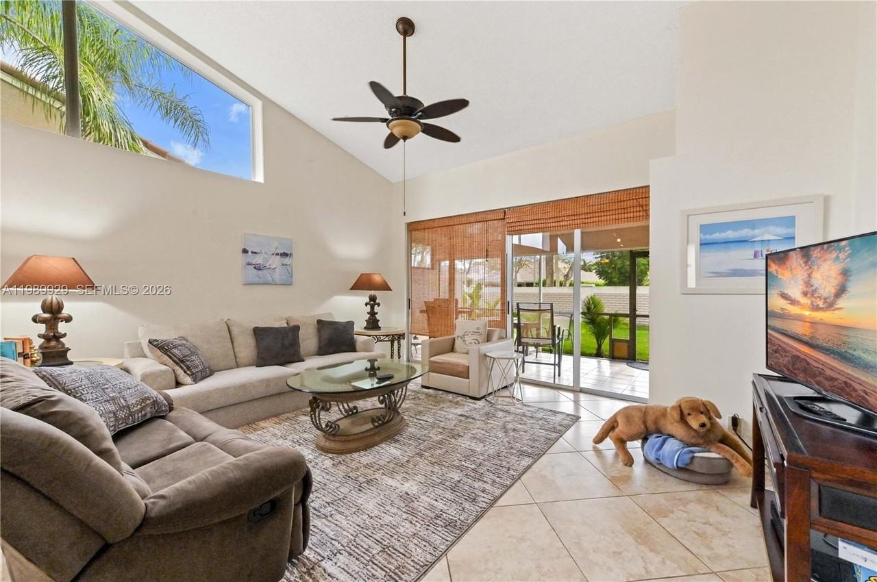 401 Sabal Palm Ln #401 - Photo 3 of 20