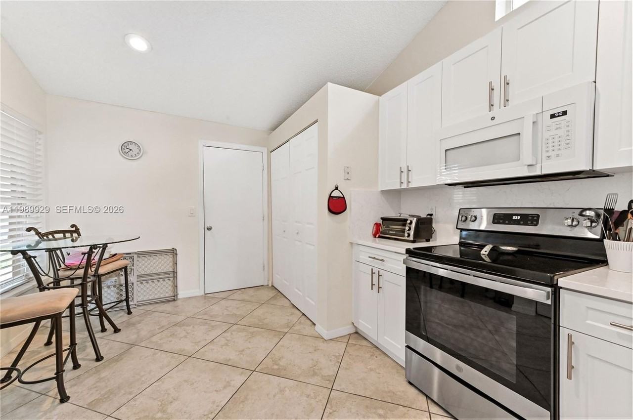 401 Sabal Palm Ln #401 - Photo 7 of 20