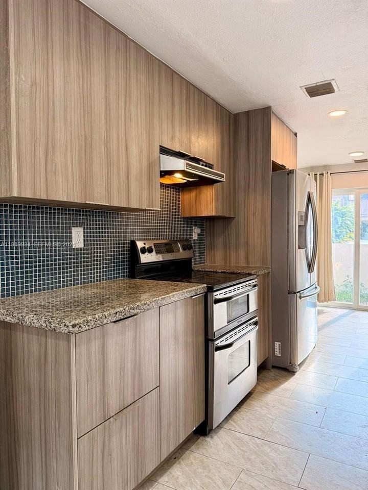 833 Nw 81st Ter #8 - Photo 7 of 50