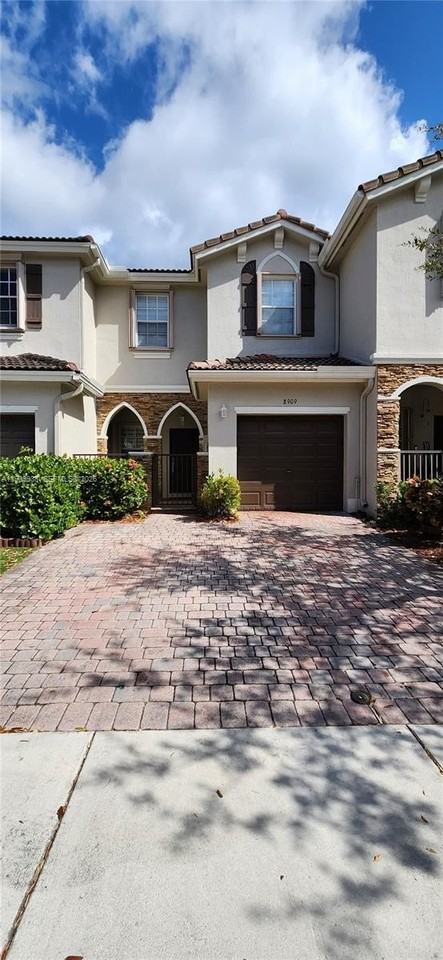 8909 Sw 225th Ter - Photo 2 of 26