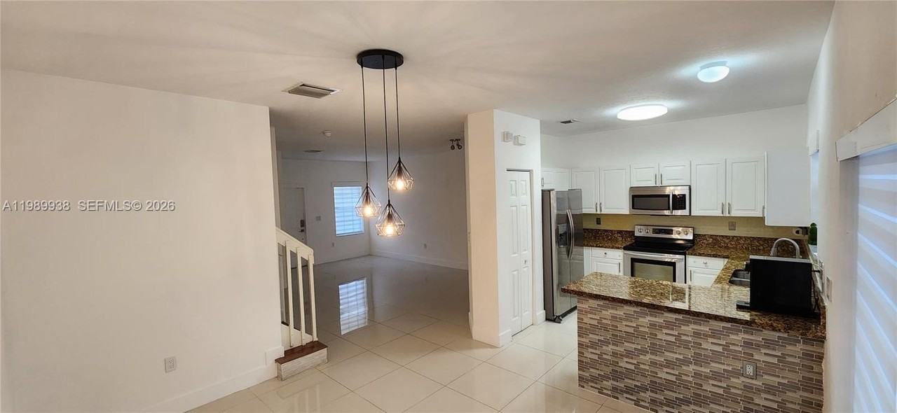 8909 Sw 225th Ter - Photo 6 of 26