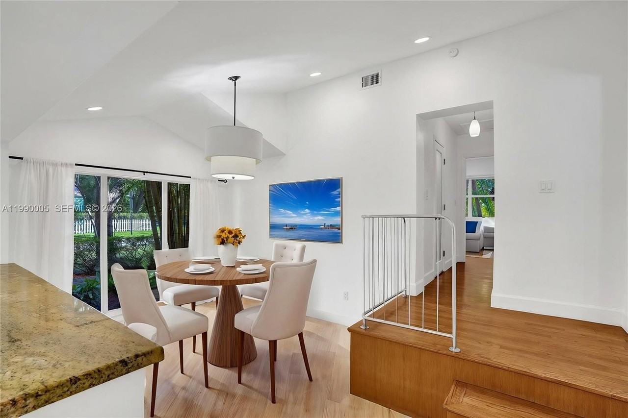 20 Nw 101st St - Photo 6 of 37