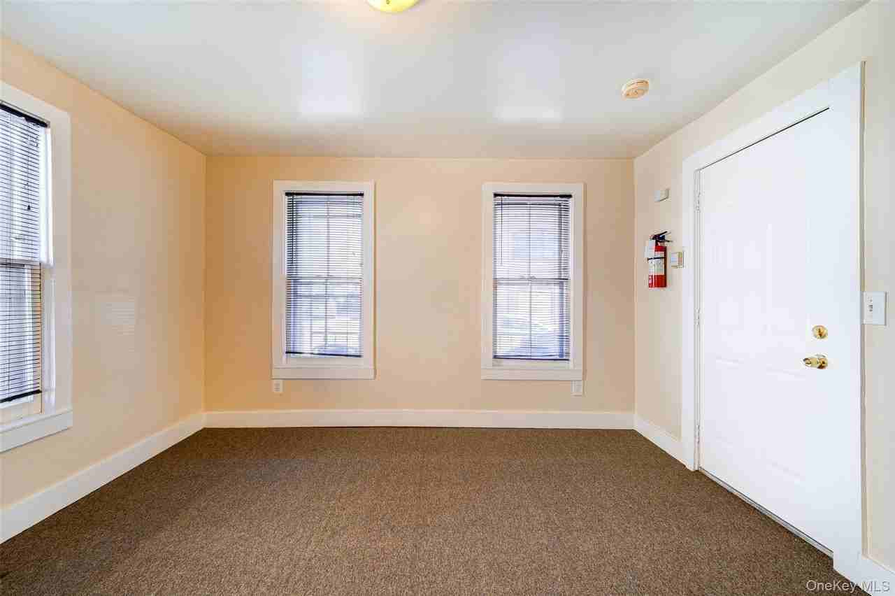 82 Sprague Ave - Photo 3 of 21