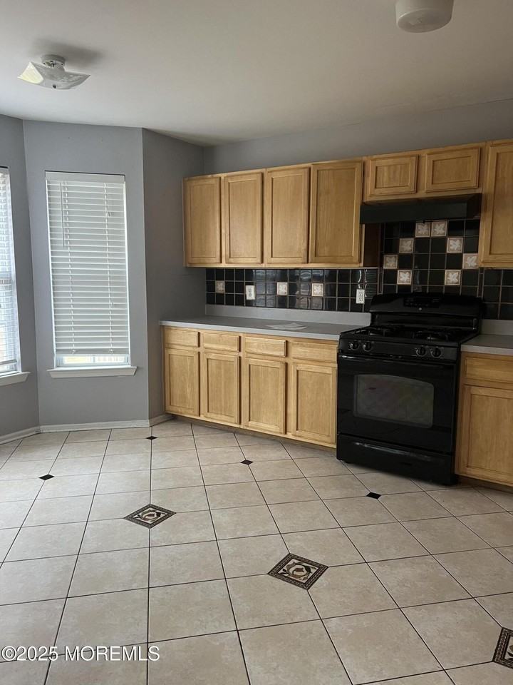 131 Murray Dr - Photo 2 of 5