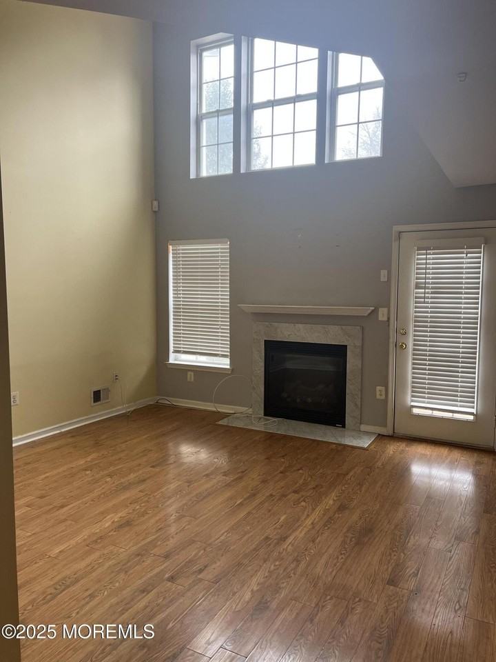 131 Murray Dr - Photo 4 of 5