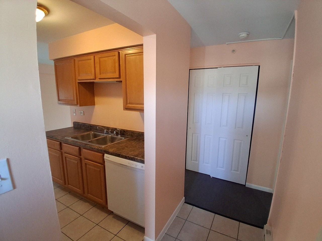1845 Whitechapel Dr Apt 2a - Photo 4 of 15