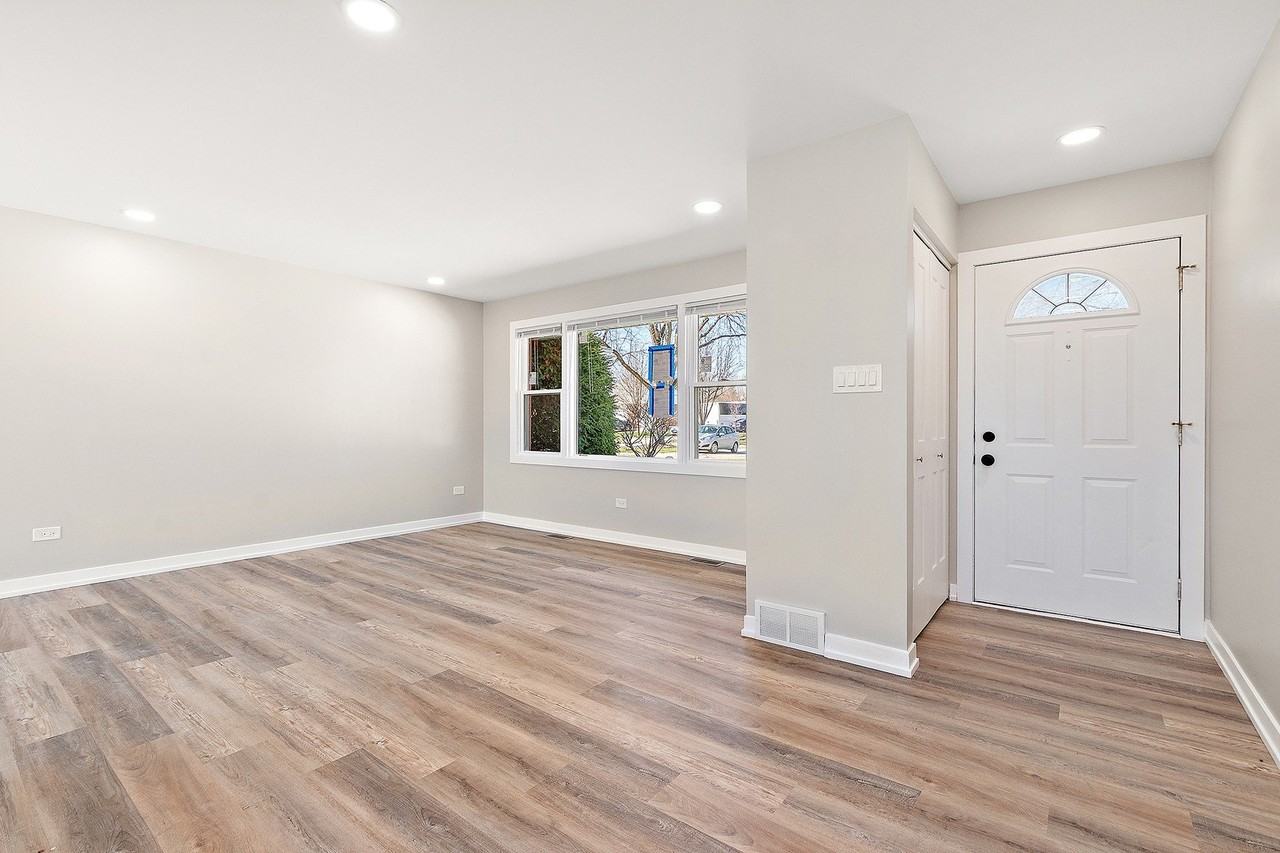 9313 W 147th St - Photo 2 of 23